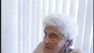 Very very old bitch loves cock