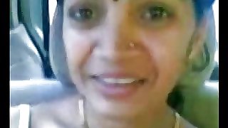 Smart Mature Indian Aunty Boobs Show in..